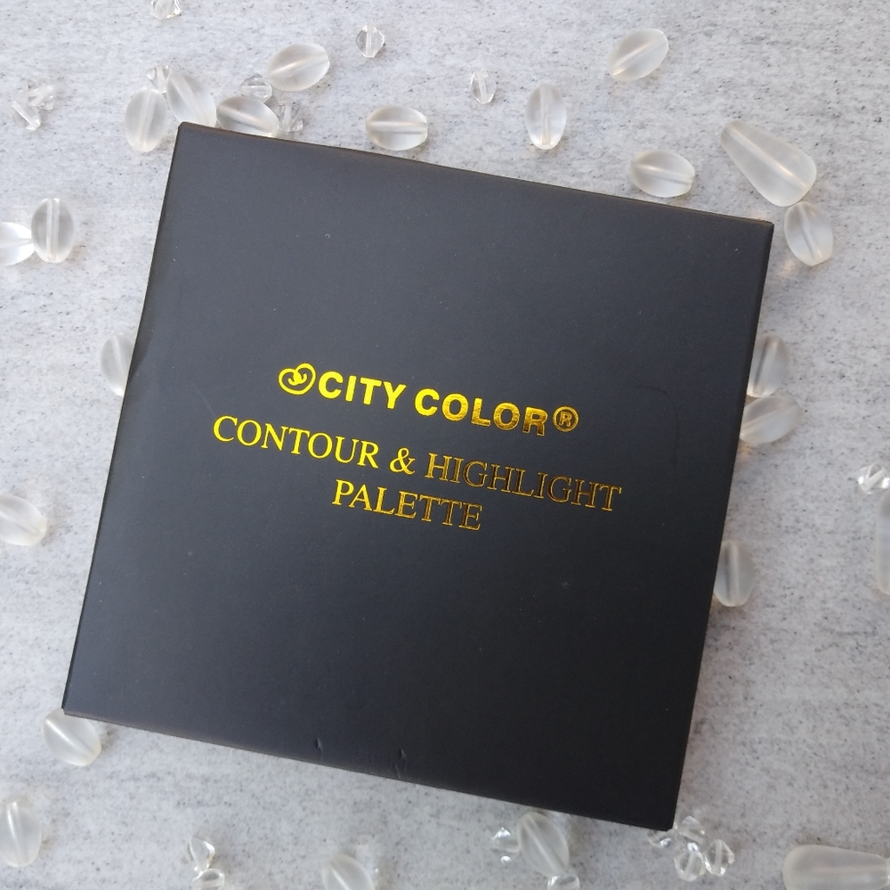 Contour highlighter and eyeshadow palette - Picture 8 of 8